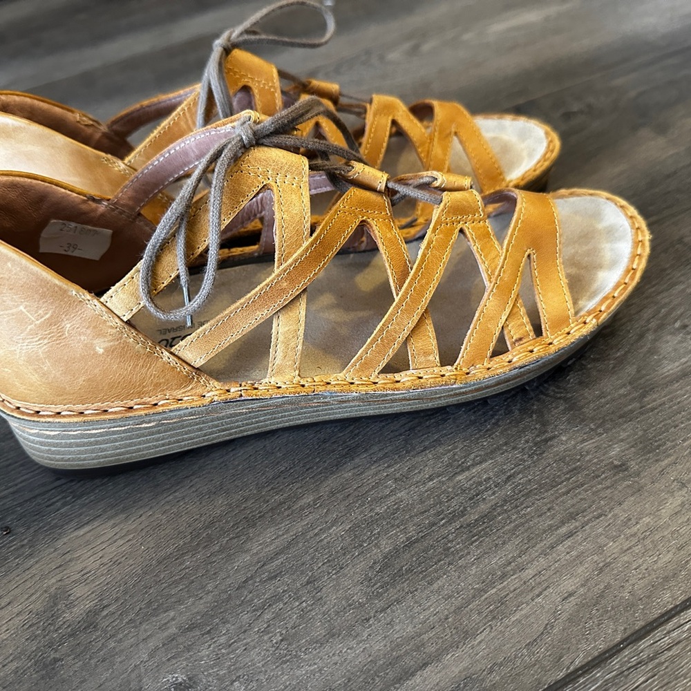 Women's Tan Strappy Sandals